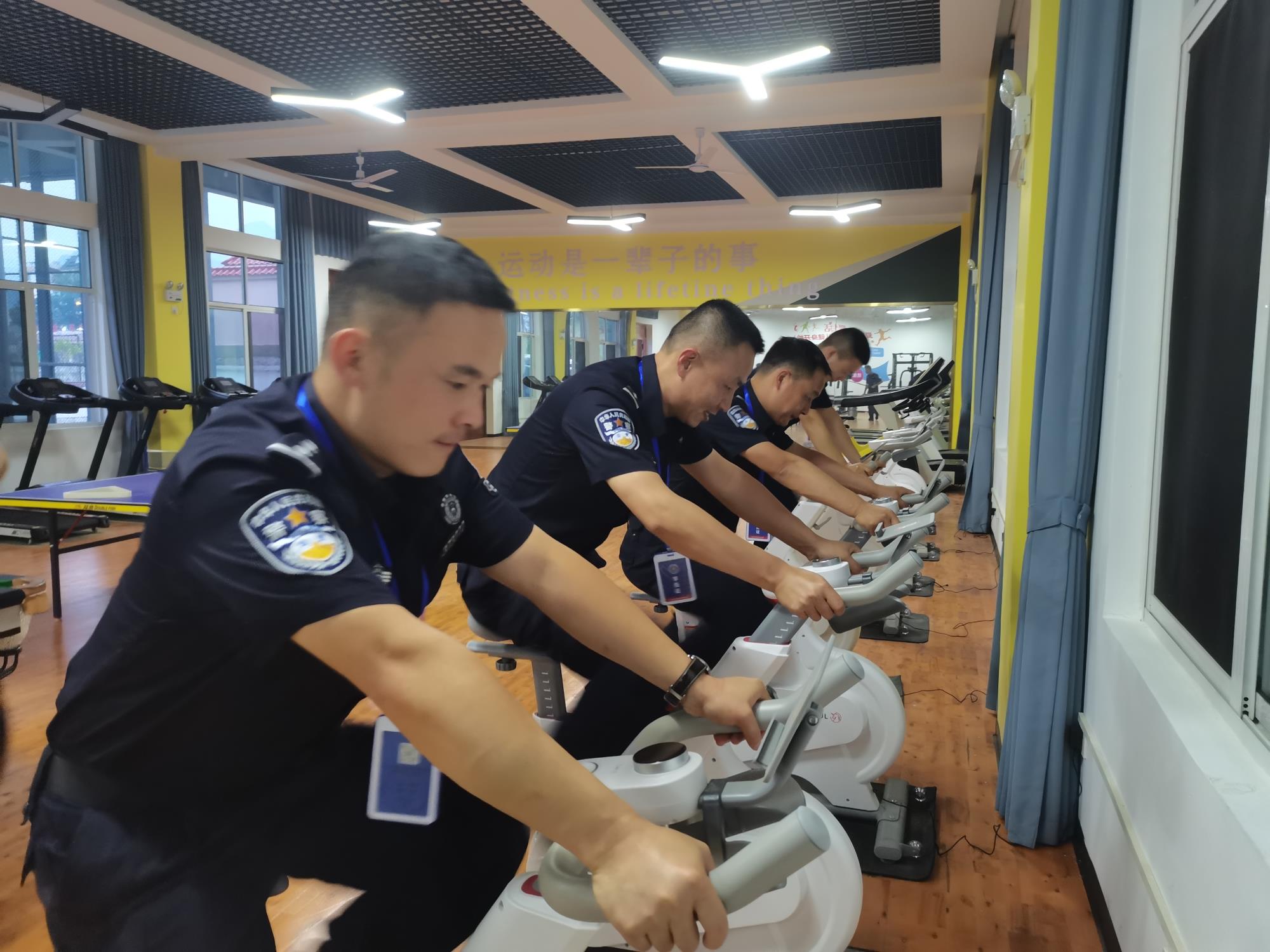 德宏輪訓(xùn)隊(duì)“司晉督”第三期培訓(xùn)隊(duì)組織開展體能健身活動